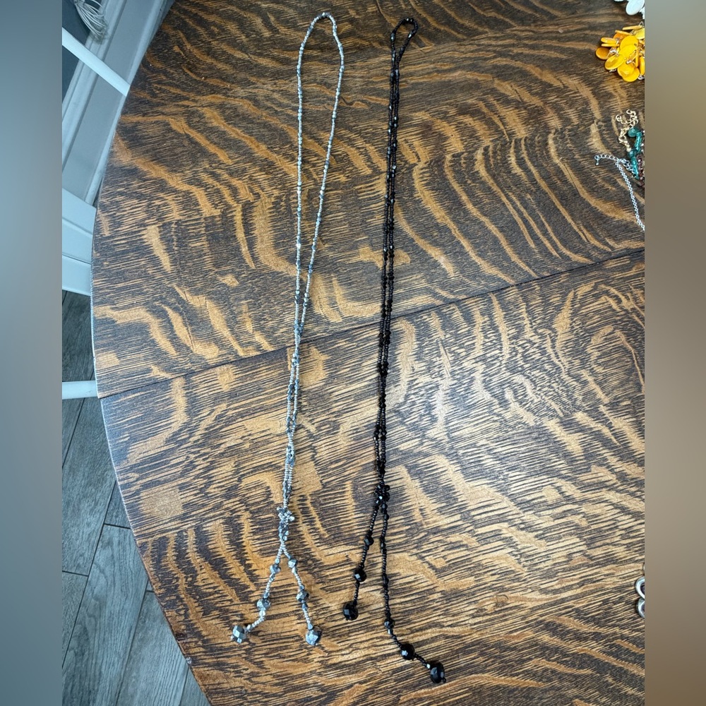 Delicate Beaded Lariat Necklace - Black and silver